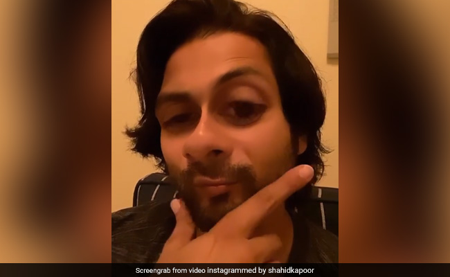 शाहिद कपूर ने बनाया अजीबोगरीब चेहरा, पहचानना हुआ मुश्किल... देखें VIDEO