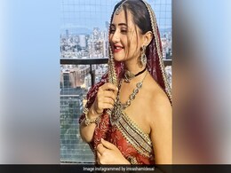 रश्मि देसाई ने साड़ी लुक में दिखाया 'महारानी' वाला अंदाज, खूब वायरल हो रही Photo रश्मि देसाई ने साड़ी लुक में दिखाया 'महारानी' वाला अंदाज, खूब वायरल हो रही Photo