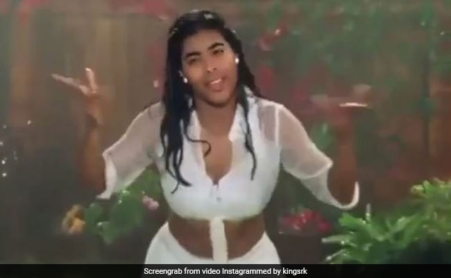 काजोल के रूप में करण जौहर ने 'मेरे ख्वाबों में जो आए' गाने पर किया डांस, इंटरनेट पर वायरल हो रहा है Funny Video