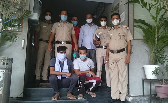 दिल्ली पुलिस ने ठगी के पैसे जमा करने के लिए बैंक अकाउंट किराए पर लेने वाले गैंग का किया पर्दाफाश