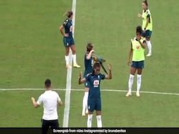 Parrot Interrupts Football Practice In Brazil By Landing On Player's Head. Watch Parrot Interrupts Football Practice In Brazil By Landing On Player's Head. Watch