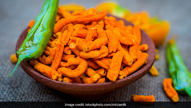 This Gujarati <i>Gathiya</i> Recipe Is The Ultimate <i>Chai</i>-Time Buddy You're Looking For!