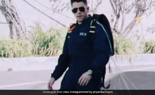 निक जोनास पैराशूट से जमीन पर उतरे, प्रियंका चोपड़ा ने Video शेयर कर लिखा- 'हैप्पी बर्थडे माई लव'