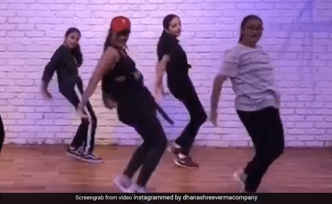 Yuzvendra Chahal की मंगेतर धनाश्री ने 'कमरिया' सॉन्ग पर किया ऐसा धमाकेदार डांस, Video ने मचा दी धूम