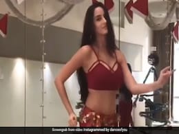 नोरा फतेही ने 'स्वैग से करेंगे सबका स्वागत' के अरेबिक वर्जन पर यूं किया बेली डांस, Video ने मचाई धूम नोरा फतेही ने 'स्वैग से करेंगे सबका स्वागत' के अरेबिक वर्जन पर यूं किया बेली डांस, Video ने मचाई धूम