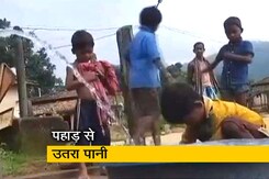 पहाड़ से निकला पानी का रास्ता, झरने का पानी गांव में लाए पहाड़ से निकला पानी का रास्ता, झरने का पानी गांव में लाए