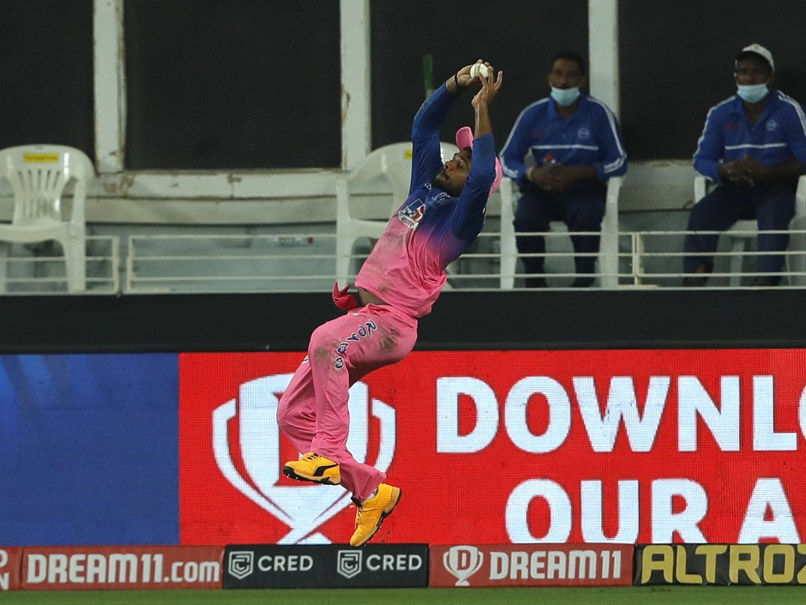IPL 2020, RR vs KKR:  Sanju Samson's Sepctacular Grab For Rajasthan Royals Draws Praise From Sachin Tendulkar. Watch