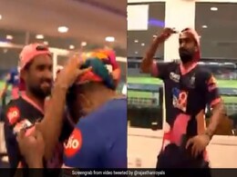 IPL 2020: राहुल तेवतिया ने ड्रेसिंग रूम में शेल्डन कॉटरेल की यूं उतारी नकल, ऐसे मना जश्न...देखें Video IPL 2020: राहुल तेवतिया ने ड्रेसिंग रूम में शेल्डन कॉटरेल की यूं उतारी नकल, ऐसे मना जश्न...देखें Video