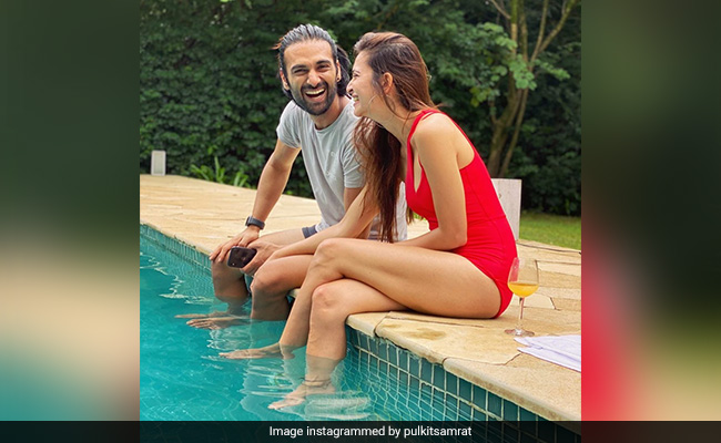 It's Pool O'Clock For Pulkit Samrat And Kriti Kharbanda. See Pic