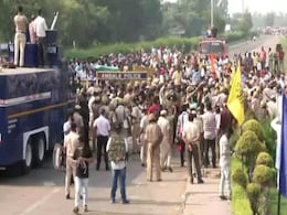 कृषि बिल के खिलाफ सड़कों पर हरियाणा के किसान, ट्रैक्टर-झंडों-नारेबाजी कर अन्नदाता का 'हल्ला बोल' कृषि बिल के खिलाफ सड़कों पर हरियाणा के किसान, ट्रैक्टर-झंडों-नारेबाजी कर अन्नदाता का 'हल्ला बोल'