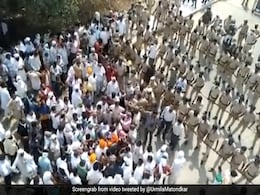 उर्मिला मातोंडकर ने कुरुक्षेत्र में किसानों पर हुए लाठीचार्ज पर जताई आपत्ति, बोलीं- जब हल चलाने वाले हाथ... उर्मिला मातोंडकर ने कुरुक्षेत्र में किसानों पर हुए लाठीचार्ज पर जताई आपत्ति, बोलीं- जब हल चलाने वाले हाथ...