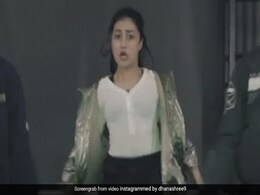 Dhanashree Verma ने 'मुकाबला' गाने पर अपनी टीम के साथ मचा दिया तहलका- देखें Video Dhanashree Verma ने 'मुकाबला' गाने पर अपनी टीम के साथ मचा दिया तहलका- देखें Video