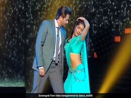 अनिल कपूर ने कंटेस्टेंट के साथ किया श्रीदेवी के गाने पर डांस, Video हुआ वायरल अनिल कपूर ने कंटेस्टेंट के साथ किया श्रीदेवी के गाने पर डांस, Video हुआ वायरल