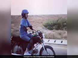 पाकिस्तानी एक्ट्रेस माहिरा खान ने सड़क पर दौड़ाई बाइक, Video में बोलीं- आजा मेरी मोटर बाइक पर बैठ जा... पाकिस्तानी एक्ट्रेस माहिरा खान ने सड़क पर दौड़ाई बाइक, Video में बोलीं- आजा मेरी मोटर बाइक पर बैठ जा...