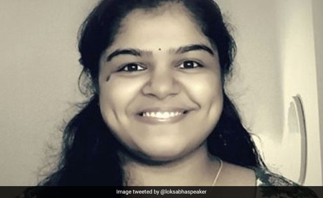 NLSIU Convocation: लॉ की छात्रा यमुना मेनन ने 18 गोल्ड मेडल जीतकर रचा इतिहास, लोकसभा अध्यक्ष ने दी बधाई