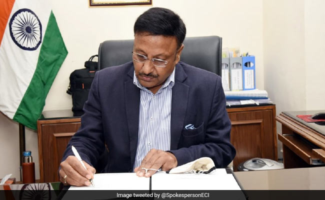 राजीव कुमार ने संभाली कुर्सी, जानिए कौन हैं नए चुनाव आयुक्त