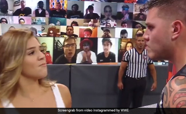 WWE के रे मिस्टीरियो की बेटी ने बीच रेस्लिंग में भाई के रसीद किया झापड़, और फिर...देखें Video