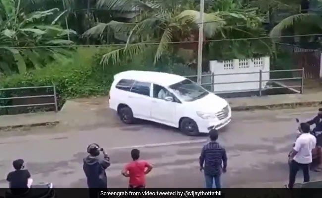 Kerala Man's Perfect Parallel Parking Video Leaves Twitter Impressed
