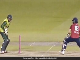 Eng Vs Pak: सरफराज अहमद ने छोड़ी इतनी आसान स्टम्पिंग, लोगों ने जमकर किया Troll - देखें Video Eng Vs Pak: सरफराज अहमद ने छोड़ी इतनी आसान स्टम्पिंग, लोगों ने जमकर किया Troll - देखें Video