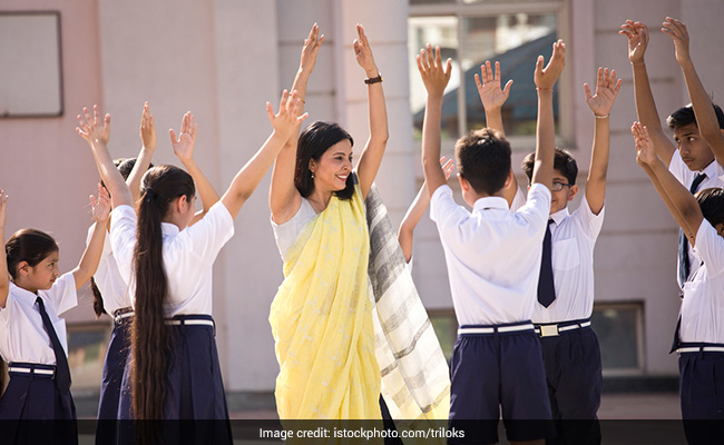 Happy Teachers' Day: Gorgeous Sarees To Gift Your Teachers