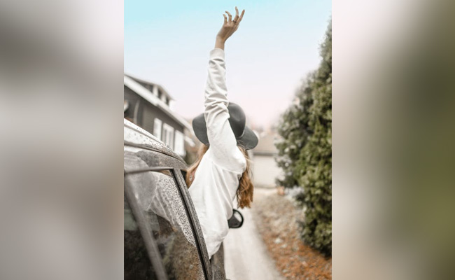 Woman Falls Out Of Car While Filming Snapchat Video