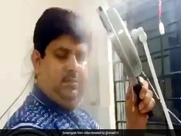 कोरोना से बचने के लिए शख्स ने जुगाड़ कर कूकर से ऐसे ली स्टीम, लोग बोले- 'इन्हें नोबल प्राइज दो...' - देखें Video कोरोना से बचने के लिए शख्स ने जुगाड़ कर कूकर से ऐसे ली स्टीम, लोग बोले- 'इन्हें नोबल प्राइज दो...' - देखें Video