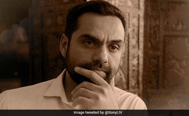 <I>JL50</i> Review: Abhay Deol, Pankaj Kapur's Show Is Too Enamoured Of Its Own Strangeness