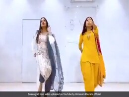 हिमांशी खुराना ने 'कल्ला सोहना नई' पर यूं किया डांस, आसिम रियाज संग जमाया रंग- देखें थ्रोबैक Video हिमांशी खुराना ने 'कल्ला सोहना नई' पर यूं किया डांस, आसिम रियाज संग जमाया रंग- देखें थ्रोबैक Video