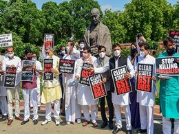 Opposition Parties Protest Outside Parliament Over Non-Payment Of GST Dues, Congress Not Invited Opposition Parties Protest Outside Parliament Over Non-Payment Of GST Dues, Congress Not Invited