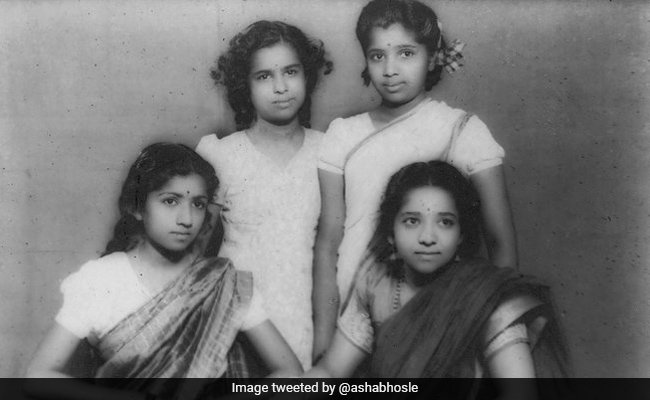 On Lata Mangeshkar's 91st Birthday, Sister Asha Bhosle Shares Childhood Memory