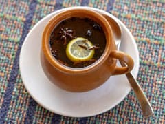 This Black Pepper And Clove Detox Water May Aid Weight Loss And Digestion This Black Pepper And Clove Detox Water May Aid Weight Loss And Digestion