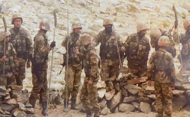 भारतीय पोस्‍ट के नजदीक हथ‍ियारों से लैस चीनी सैनिकों के Exclusive Photos आए सामने