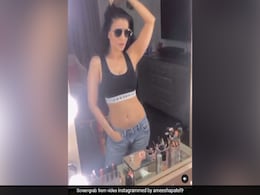 आंखों पर चश्मा लगाकर अमीषा पटेल लग रही हैं बेहद ग्लैमरस, VIDEO ने इंटरनेट पर मचाई धूम आंखों पर चश्मा लगाकर अमीषा पटेल लग रही हैं बेहद ग्लैमरस, VIDEO ने इंटरनेट पर मचाई धूम