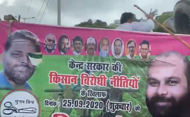 बिहार : BJP कार्यकर्ताओं ने पप्पू यादव के समर्थकों को लाठी-डंडे से पीटा, मोदी जिंदाबाद के लगे नारे; देखिए VIDEO