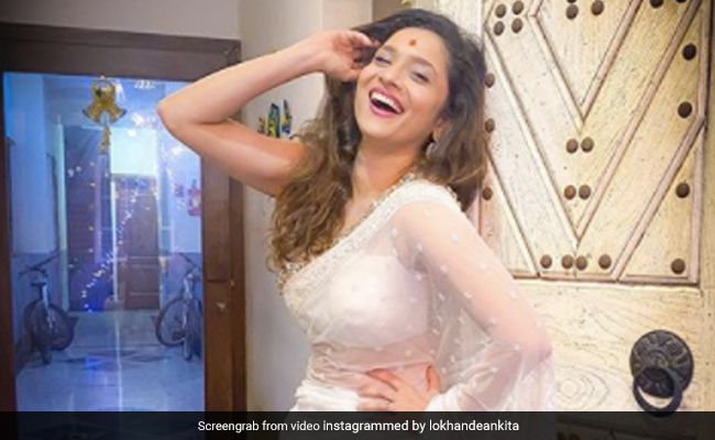 अंकिता लोखंडे ने साड़ी में दिखाया खूबसूरत अंदाज, Photos देख आरती सिंह बोलीं- मूड खराब हो...