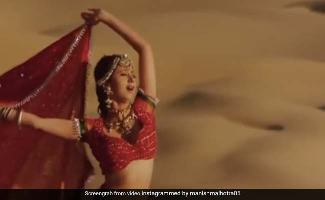 ICYDK: 25 Years Ago, Filmfare Awards Did Not Have A Costume Design Category. Then <i>Rangeela</I> Happened