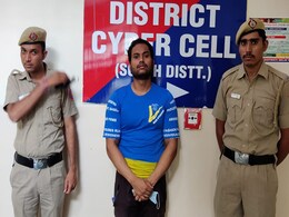 फ़र्ज़ी फेसबुक प्रोफाइल बनाकर भेजता था महिलाओं की अश्लील मैसेज, पकड़ा गया फ़र्ज़ी फेसबुक प्रोफाइल बनाकर भेजता था महिलाओं की अश्लील मैसेज, पकड़ा गया