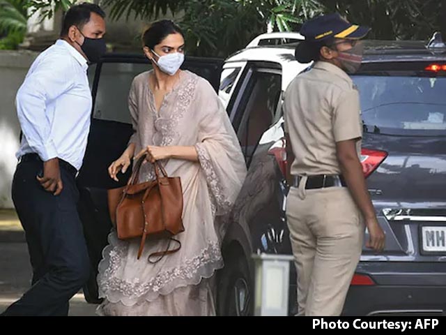 अभिनेत्री दीपिका पादुकोण, सारा अली खान और श्रद्धा कपूर से NCB की पूछताछ