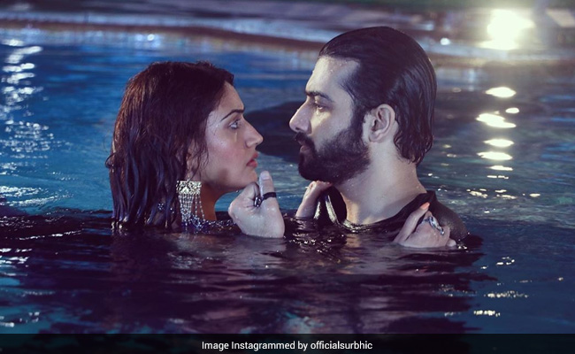 'नागिन 5' में आया जबरदस्त ट्विस्ट, पूल के अंदर एक दूसरे में खो गए 'चील' और 'नागिन'