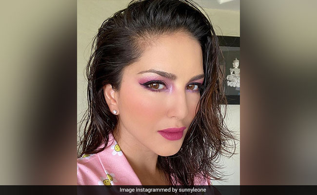 Can You Pull Off An All-Pink Makeup Look Like Sunny Leone?
