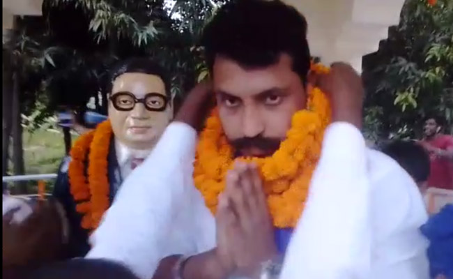 भीम आर्मी के प्रमुख चंद्रशेखर आजाद को सहारनपुर में नजरबंद किया गया