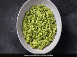 Palak Chole Pulao Recipe: सर्दियों में टेस्टी और हेल्दी पालक-छोले पुलाव का मजा लेने के लिए देखें शेफ संजीव कपूर की आसान रेसिपी Palak Chole Pulao Recipe: सर्दियों में टेस्टी और हेल्दी पालक-छोले पुलाव का मजा लेने के लिए देखें शेफ संजीव कपूर की आसान रेसिपी
