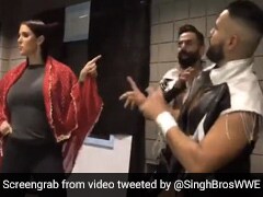 WWE की मालकिन ने ओढ़ी लाल चुनरिया और करने लगीं आमिर खान के गाने पर डांस, देखें Video