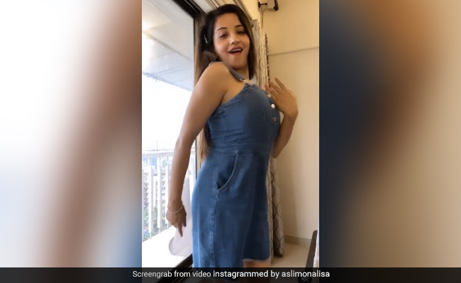 मोनालिसा ने 'लड़की ब्यूटीफुल' गाने पर किया धमाकेदार डांस, VIDEO हुआ वायरल