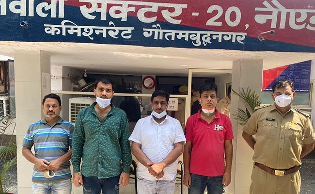 फर्जी क्रेडिट कार्ड बनाकर बड़े पैमाने पर बैंकों से ठगी करने वाले गैंग का भंडाफोड़