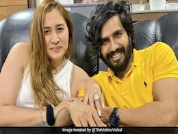 साउथ के सुपरस्टार ने बैडमिंटन स्टार Jwala Gutta को पहनाई अंगूठी, वायरल हुई Photo साउथ के सुपरस्टार ने बैडमिंटन स्टार Jwala Gutta को पहनाई अंगूठी, वायरल हुई Photo