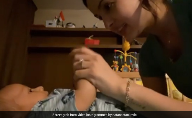 हार्दिक पांड्या की पत्नी नताशा स्तांकोविक बेटे के साथ खेलती आईं नजर... देखें VIDEO