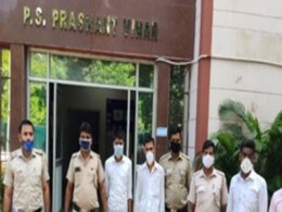 खुद को पुलिस बताकर प्रेमी जोड़ों से वसूली करने वाले चार पूर्व सिक्युरिटी गार्ड गिरफ्तार खुद को पुलिस बताकर प्रेमी जोड़ों से वसूली करने वाले चार पूर्व सिक्युरिटी गार्ड गिरफ्तार