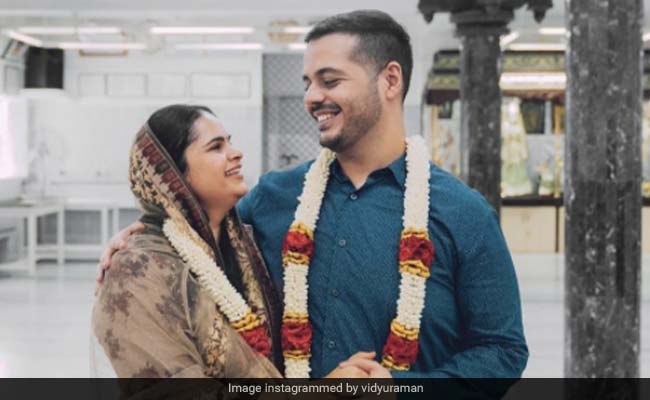 तेलुगु एक्ट्रेस विद्युलेखा रमन ने अपने पार्टनर संजय संग चैन्नई में की सगाई, देखें Photos