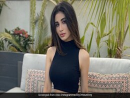 Mouni Roy ने फोटोशूट के दौरान दिये जबरदस्त एक्सप्रेशंस, खूब Viral हो रहा है Video Mouni Roy ने फोटोशूट के दौरान दिये जबरदस्त एक्सप्रेशंस, खूब Viral हो रहा है Video